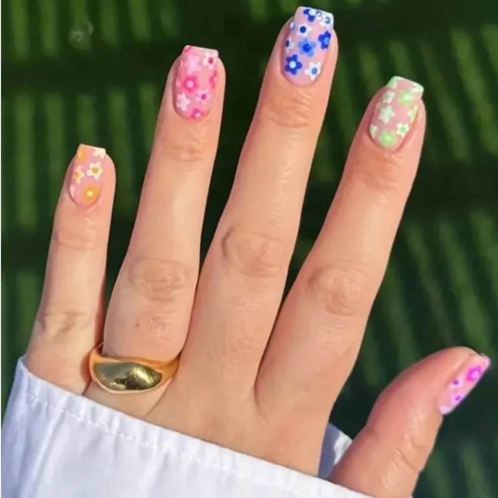24 Pieces Fake press on nails